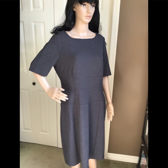 Melanie Lyne Dresses & Skirts - Melanie Lyne Short Sleeved Dress